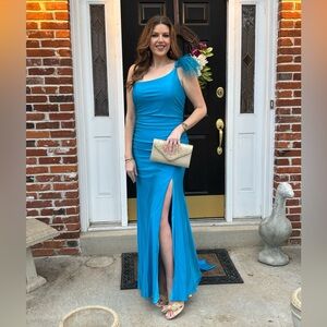 Chic Turquoise formal Dress with Feather Detail